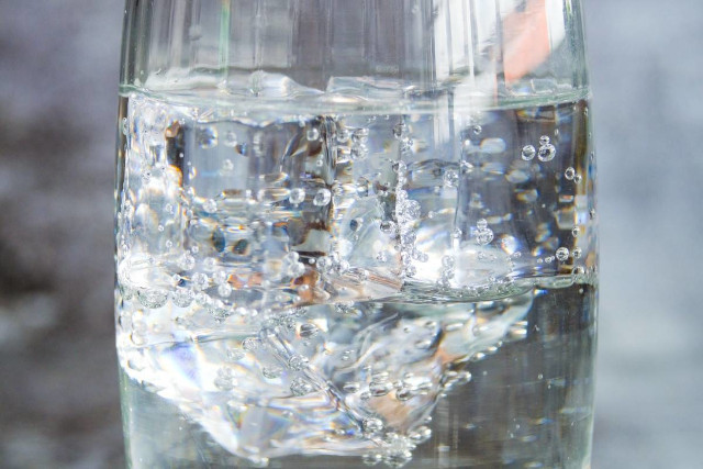 炭酸飲料とグラス